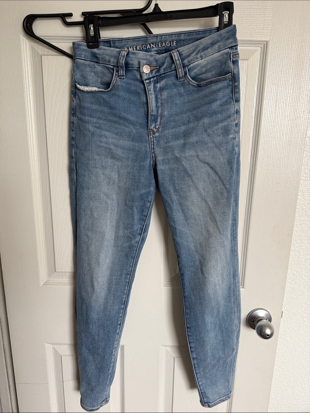 American Eagle Outfitters Light Wash Skinny Jeans